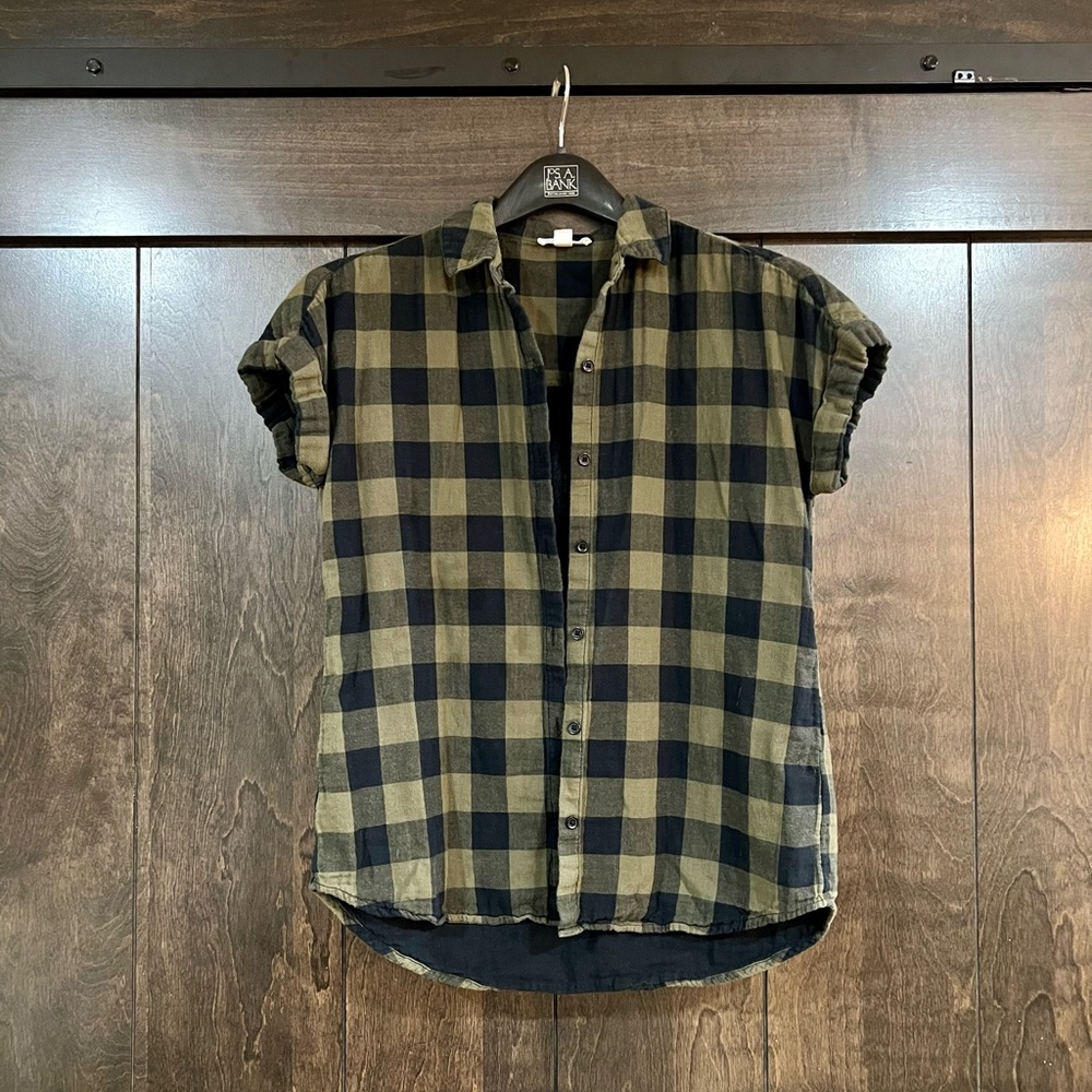 beachlunchlounge Black and Green Casual Button Down Shirt